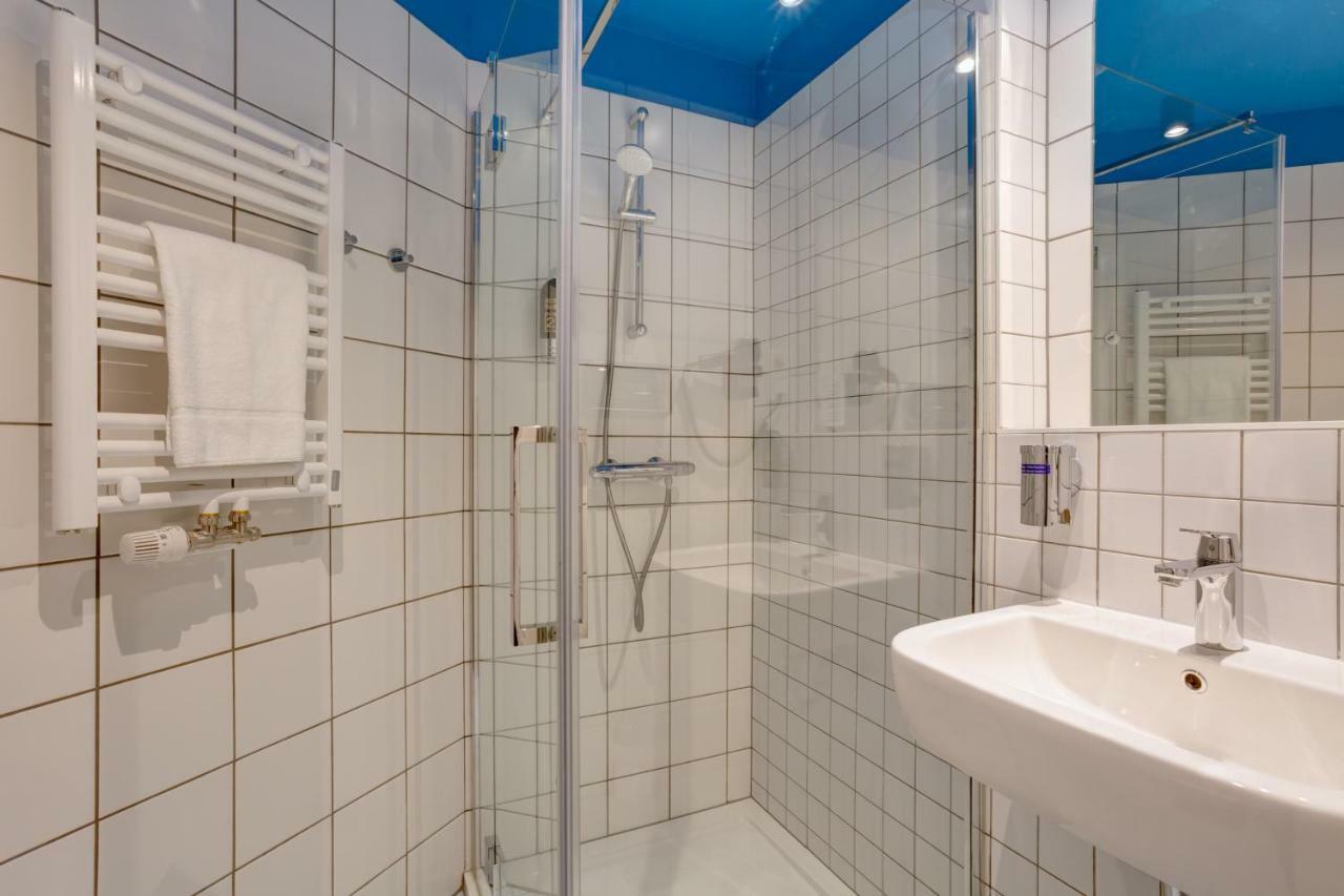 Hotel Meininger Gare Du Midi 3*
